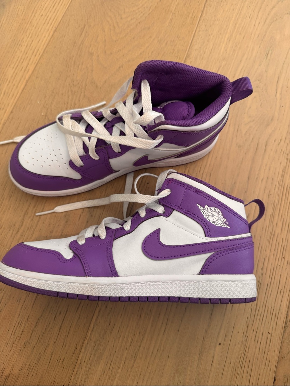 Jordan Kids High-Top Sneakers in Purple and White